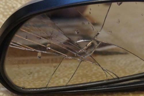 Разбилось зеркало в прихожей. Где разбилось зеркало