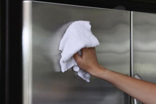 Как убрать наклейки с холодильника?