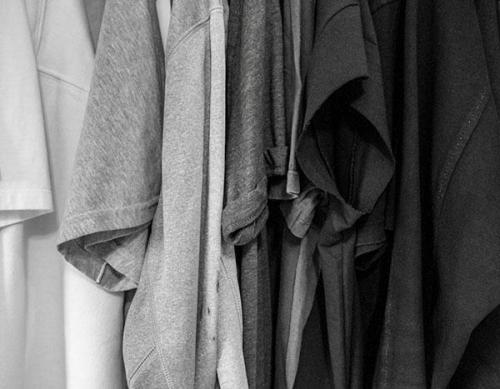 Как удалить жёлтые пятна на белой рубашке без повреждения ткани. Как убрать желтые пятна с белой одежды при помощи домашних средств