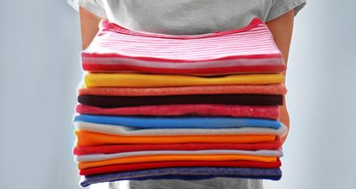 Как складывать футболки, как в магазине. 5 основных способа, как складывать футболки