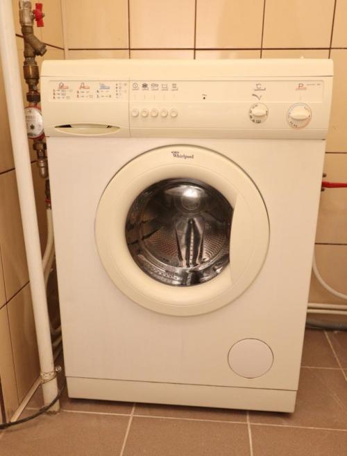 Можно ли использовать отбеливатель для удаления желтизны, и если да то как. Как удалить желтизну пластика самому дома