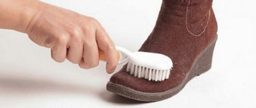 Как помыть замшевую обувь. Чем и как чистить замшу —, как почистить от грязи замшевую обувь в домашних условиях 01