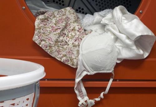 Как отбелить белый бюстгальтер содой. Рецепты по отбеливанию