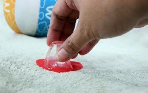 Как убрать слайм с дивана. Как убрать лизуна с дивана