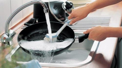 Как прокалить чугунную сковороду. Особенности чугунной посуды