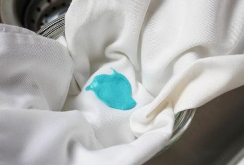 Как убрать слайм с черной одежды. Как убрать слайм с одежды