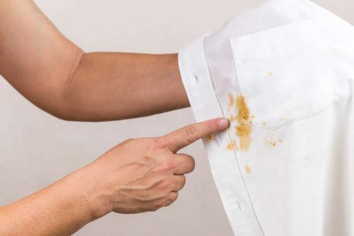 Чем вывести старое жирное пятно с цветной одежды. Способы выведения жирных пятен на одежде