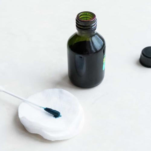 Нужно ли сразу приступать к удалению зеленки, или можно подождать. Чем можно отмыть зеленку с лица?