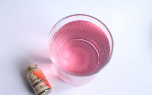 Какие химические средства лучше всего подходят для удаления зелёнки. Чем отмыть зеленку: идеи избавления и способы удаления бриллиантового зеленого раствора (75 фото)