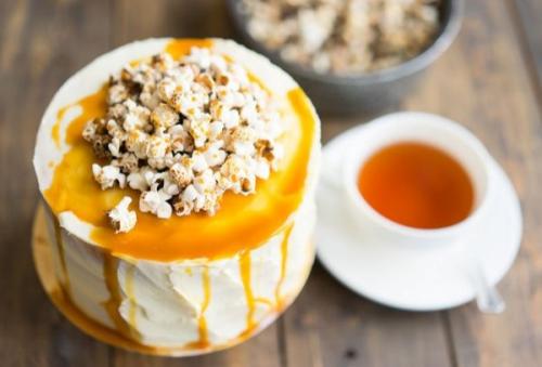 Украшение бисквитных тортов. Как украсить бисквитный торт в домашних условиях: рецепты и идеи 01