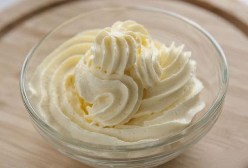 Украшение бисквитных тортов. Как украсить бисквитный торт в домашних условиях: рецепты и идеи 02