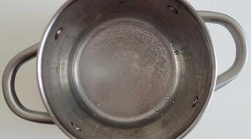 Светлые пятна на нержавейке. Как почистить кастрюлю из нержавейки от налета