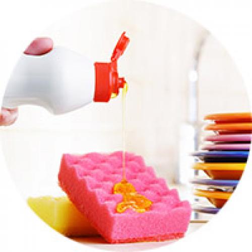 Как вывести старое жирное пятно с цветной одежды. Как вывести жирное пятно с одежды: 17 проверенных способов