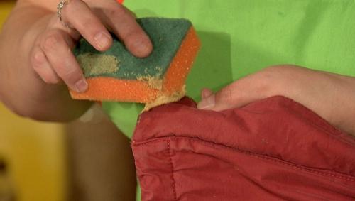 Как вывести старое жирное пятно с куртки. Алгоритм удаления пятен