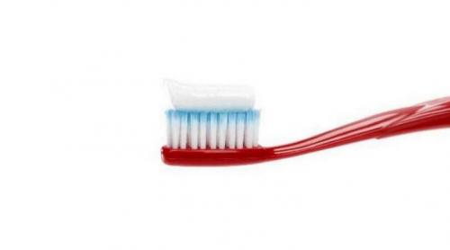 Как очистить белую подошву от желтизны. Как очистить и отбелить белую подошву…