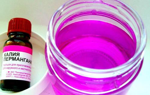 Как убрать зеленку с цветной одежды, чтобы не повредить цвет. Избавление от пятен с помощью медицинских препаратов