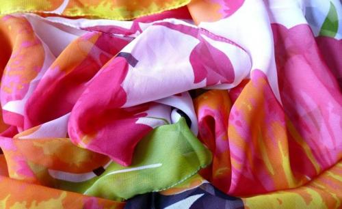 Чем оттереть монтажную пену с одежды. Как убрать монтажную пену с одежды: проверенные способы очистки ткани в домашних условиях, если строительная пена уже засохла