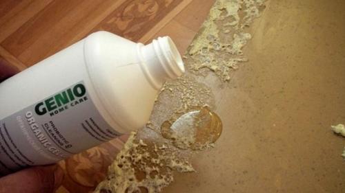 Чем оттереть монтажную пену с одежды. Как убрать монтажную пену с одежды: проверенные способы очистки ткани в домашних условиях, если строительная пена уже засохла